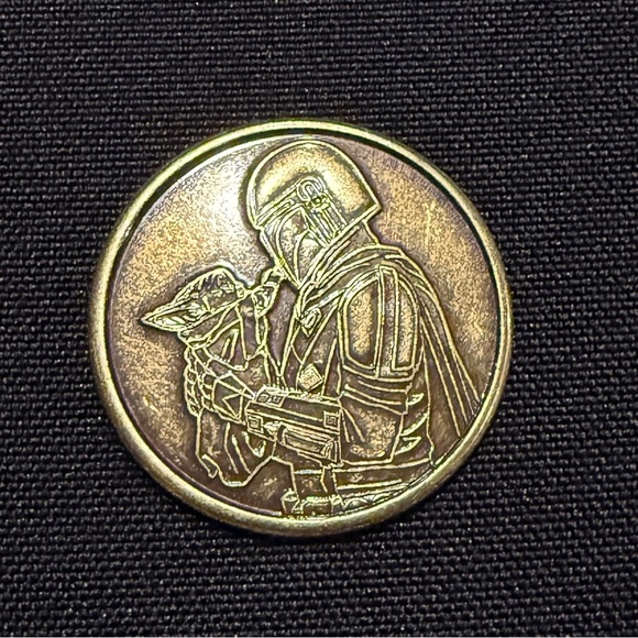Disneyland Star Wars Mandalorian Grogu 2024 Collection Stone Medallion Coin - Picture 2 of 4